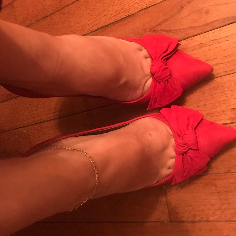 Steve Madden Red Token pump
